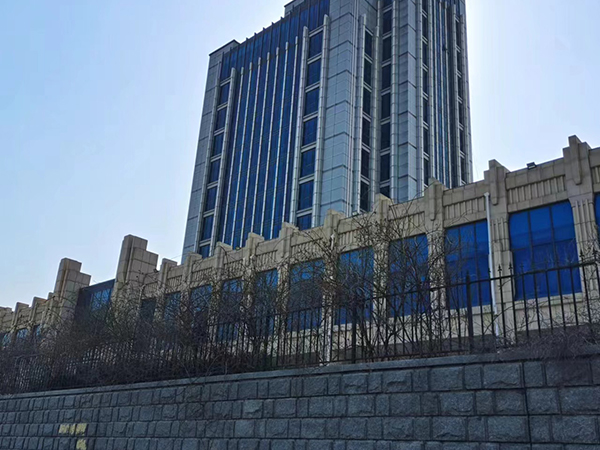 煙臺恒豐銀行培訓(xùn)中心玻璃、鋁板、石材施工 (3).jpg