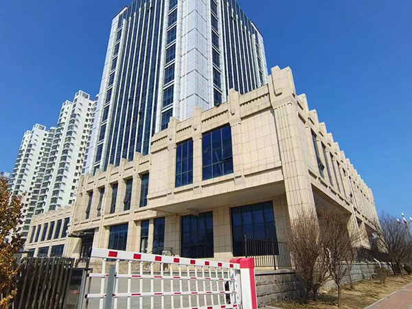 煙臺恒豐銀行培訓(xùn)中心玻璃、鋁板、石材施工 (6).jpg